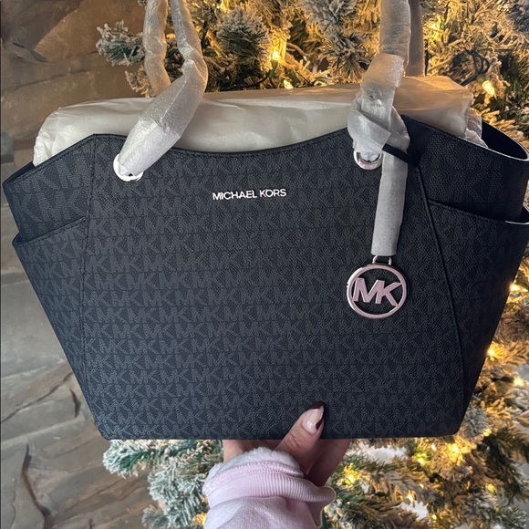 Michael Kors Jet Set Travel Large Chain Shoulder Tote Black Monogram NWT - Picture 3 of 7